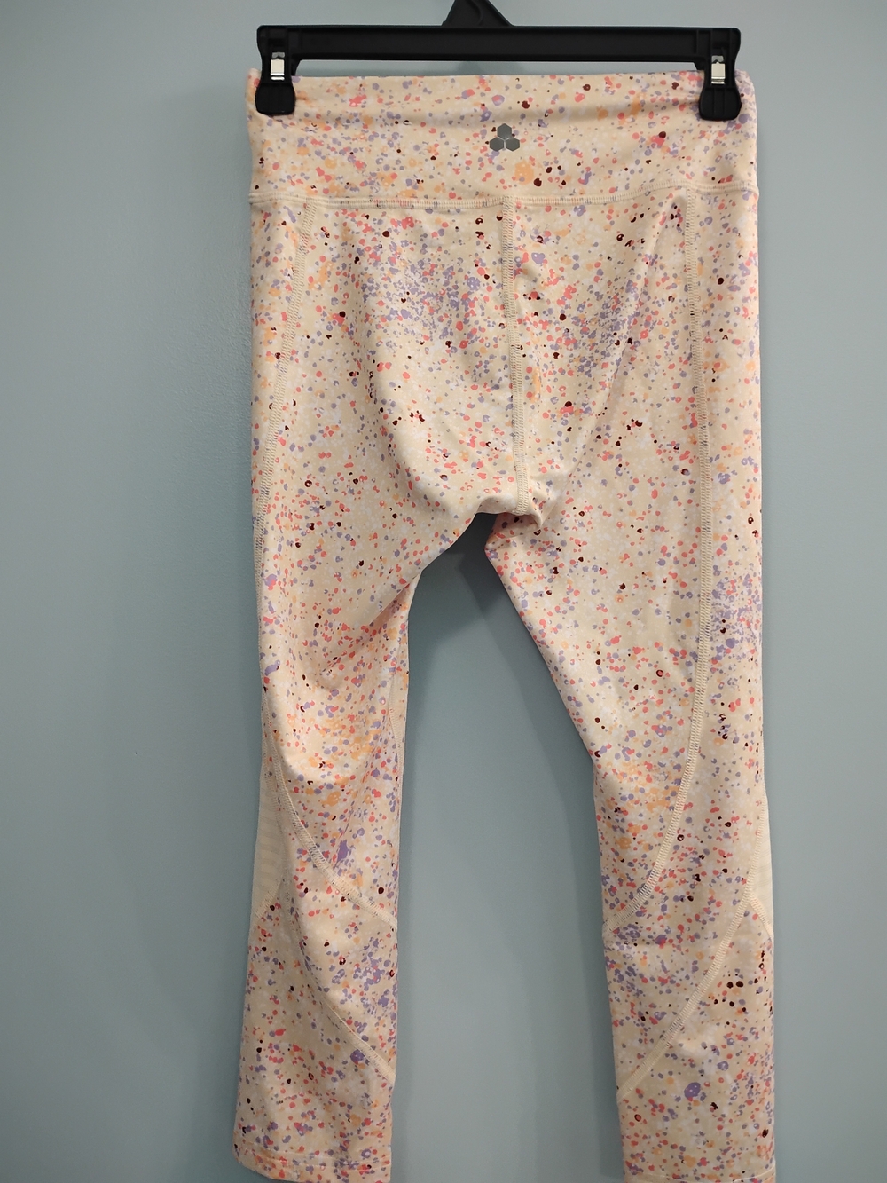 Tek Gear Cream Multi-Speckle Capris - Lightweight Active Leggings Size Small - Picture 3 of 3
